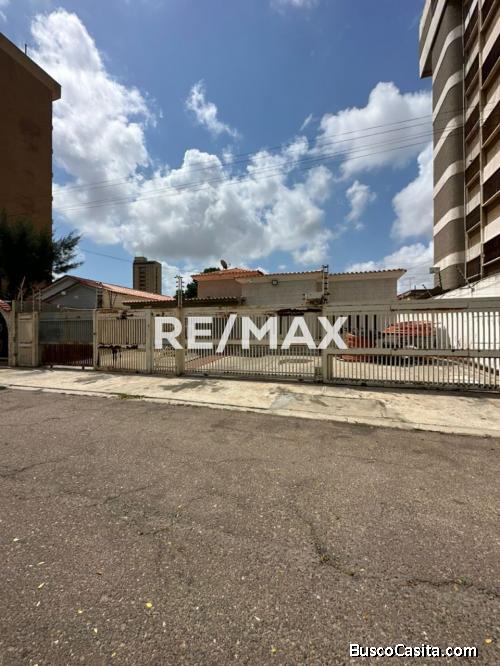 Casa comercial con Galpón en Alquiler Remax Millenium