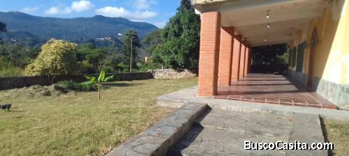 Edna Uzcategui VENDE   Terreno con Casa Habitable Ubicada en Urbanizacion Carialinda Naguanagua 