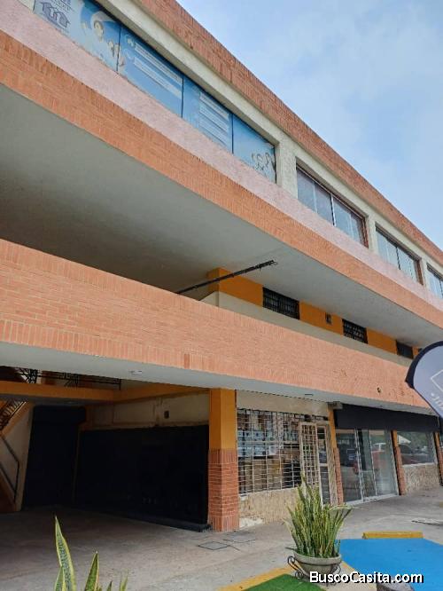 Edna Uzcategui VENDE   Oficina Amoblada en el Centro Comercial Las Chimeneas es una excelente oportu