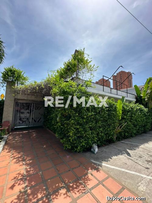 Local en Alquiler Av. Universiad con Santa Rita Remax Millenium