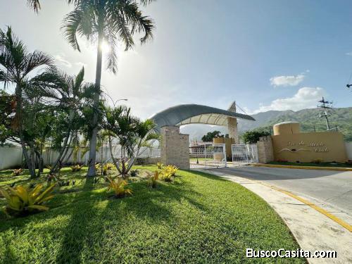 Se Vende Casa en el Conj. Res. Pie de Monte Chale. Cod: Prc-118