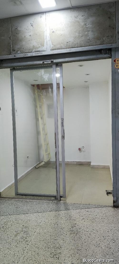 Alquiler minilocal comercial CC Freemarket punto de agua e internet 