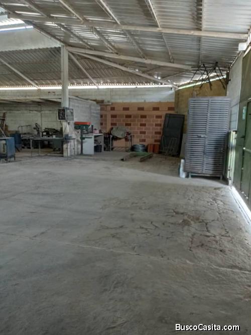 Edna Uzcategui VENDE  Galpón con Local Comercial El Toco Guacara 