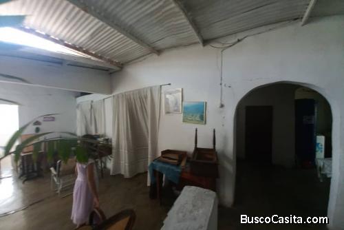 Casa para desarrollo comercial con terreno de 230 mts2 en Nueva Segovia al este de Barquisimeto