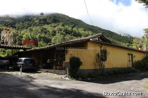 Se Vende Bella Finca De 10 Hectáreas Con Casa Colonial En Cacute Sector Santa Elena, Mérida.