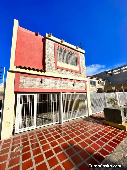 TownHouse en Venta Urb. Las Naciones Remax Millenium