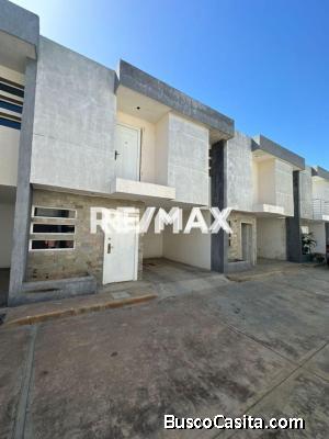 Casa en Venta. Villa Madrid. Remax Millenium