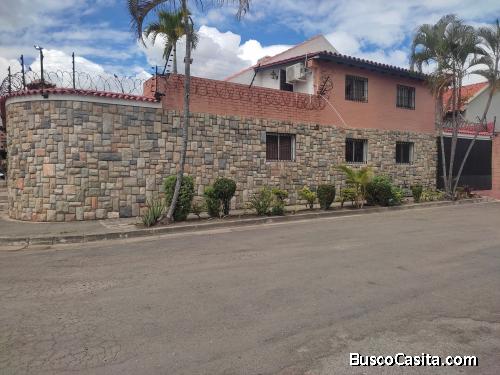 EDNA UZCATEGUI VENDE CASA EN LAS QUINTAS NAGUANAGUA