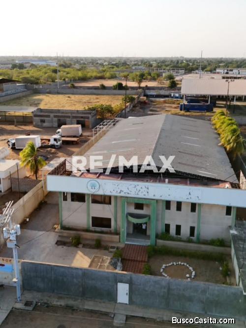 Galpon en Venta Av. Principal. Remax Millenium
