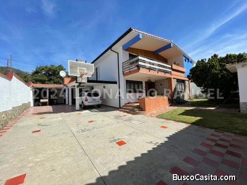 Se Vende Amplia Casa En Urbanización Santa María Norte, Mérida