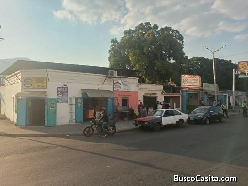 Casas Y terrenos De Uso Comercial en La Av. Universidad