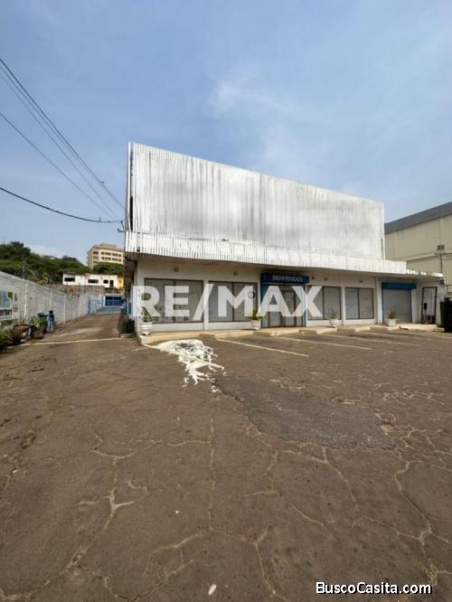 Galpón En Venta. Av. El Milagro. Remax Millenium