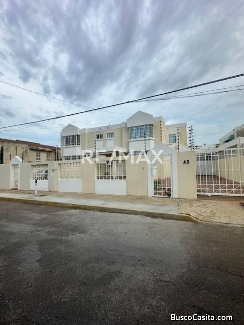Townhouse En Venta La Colonia. Remax Millenium