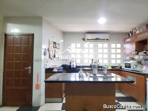 CASA VENTA AV. SANTA RITA MARACAIBO SWUETTER API 4986