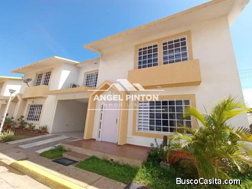 TOWNHOUSE VENTA AV GOAJIRA MARACAIBO SWUETTER API 5283