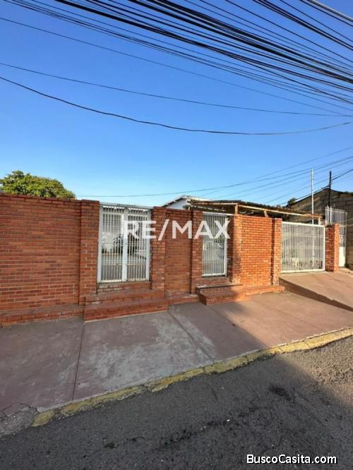 Casa En Venta Pueblo Nuevo. Remax Millenium