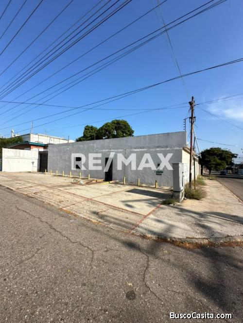 Casa Comercial En Sector Santa Maria. Remax Millenium