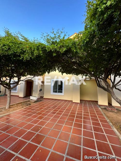 Townhouse en Alquiler. Villa Dunas del Mar. Remax Millenium