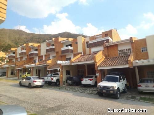 Edna Uzcategui  VENDE TOWNHOUSE en Trigal Norte . Valencia carabobo Venezuela