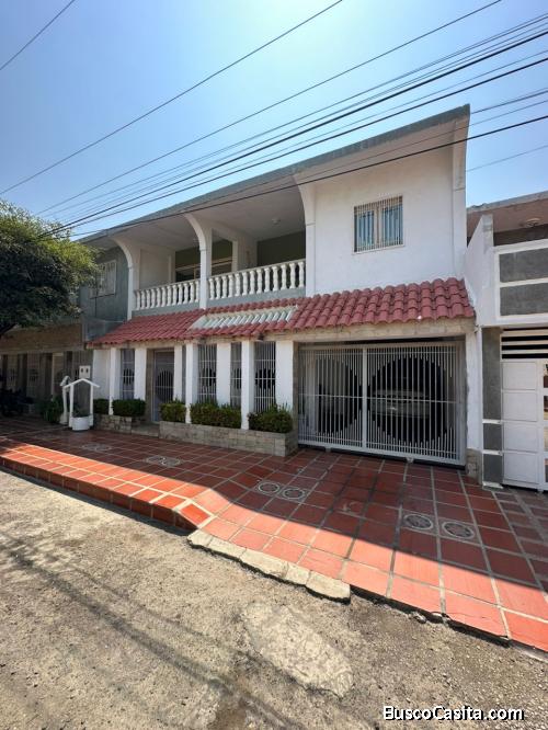 Casa en Venta Urb. La Lago Azul. Remax Millenium
