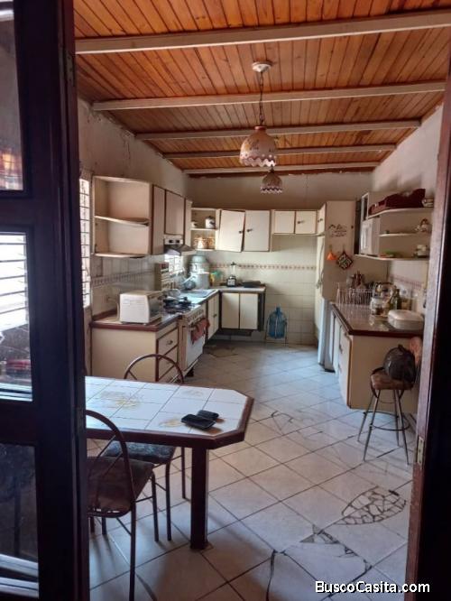 Casa para remodelar y desarrollo comercial en la Carrera 25 en venta, ubicada en Barquisimeto