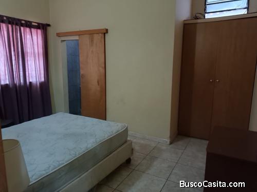 Se alquila habitación en residencia estudiantil a joven caballero universitario que estudie y trabaj