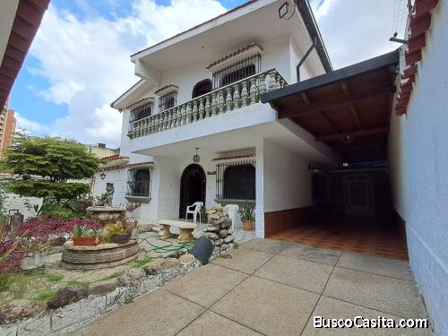 Amplia Casa Urb Las Chimeneas, Valencia 