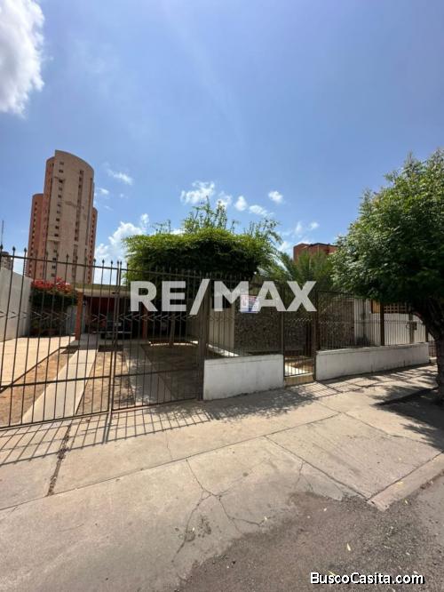 Casa Comercial En Tierra Negra. Remax Millenium