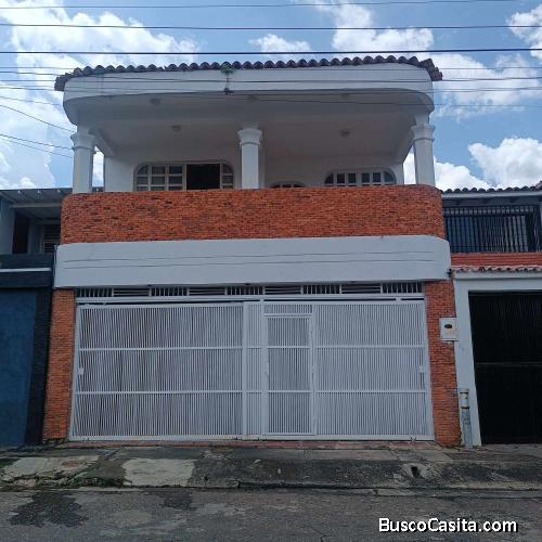 EDNA UZCATEGUI VENDE   CASA DOS PLANTA  CON BALCON EN  URBANIZACION LA ESMERALDA SAN DIEGO