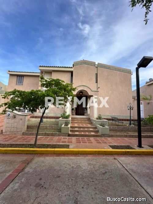 Casa En Venta Villa Antañona. Remax Millenium
