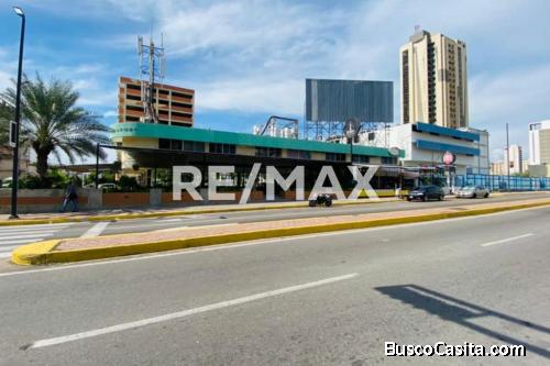 Oficinas en Alquiler.  C.C. Cosenza. Remax Millenium