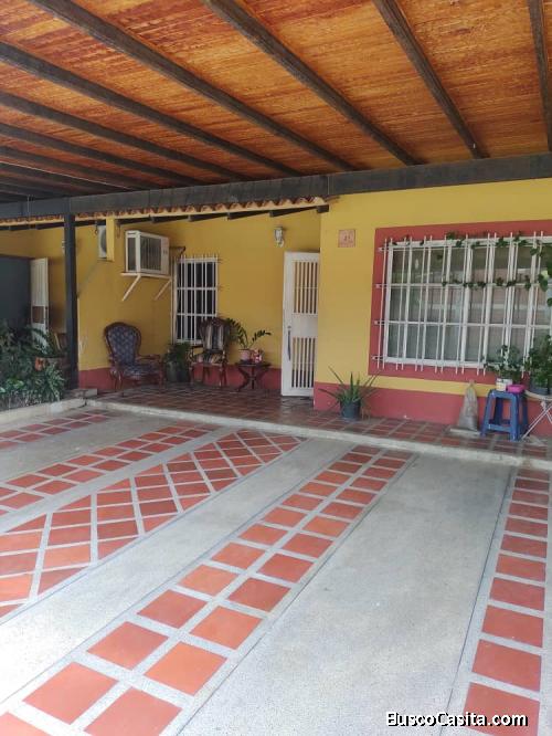 Edna Uzcategui VENDE  EXCELENTE OPORTUNDAD Casa en Valle de Oro San Diego  