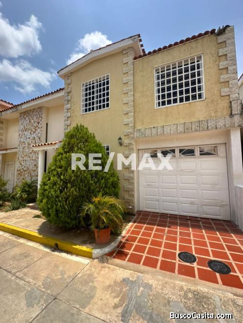 Townhouse en Venta.  Urb. Lago Mar Village. Remax Millenium