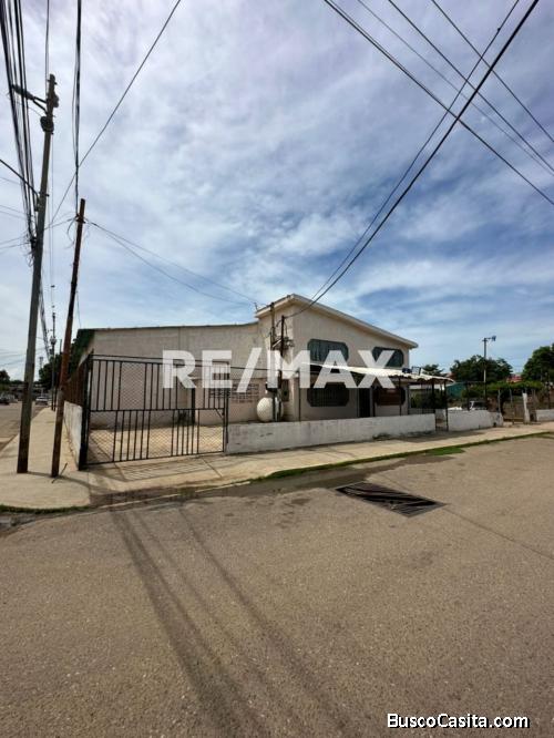 Galpón En Cañada Honda. Remax Millenium