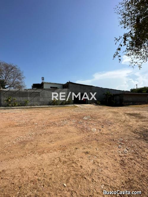 Galpón En Alquiler Av. Milagro Norte. Remax Millenium