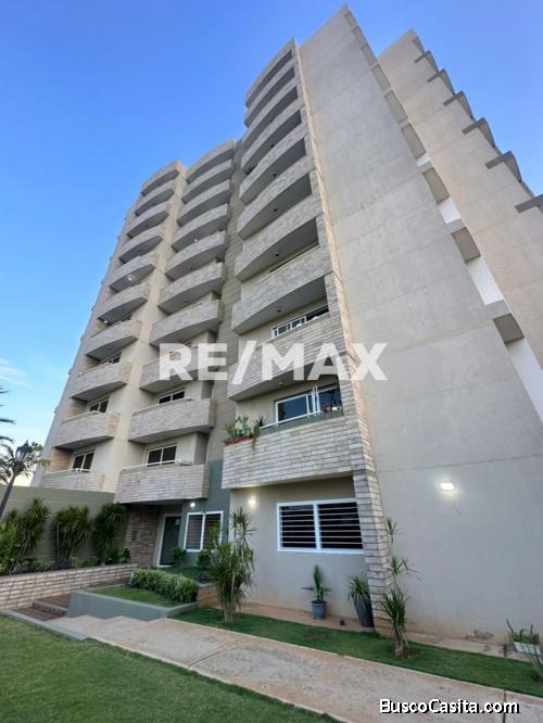 Apto. Lago Country III Remax Millenium,.
