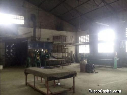 Se vende amplio galpón (544,19 m2) en Filas de Mariches