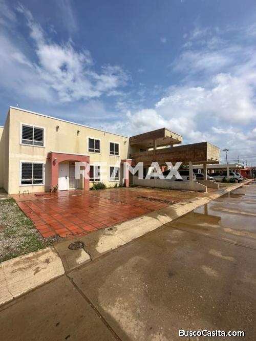 Townhouse En Caminos De La Lagunita. Remax Millenium