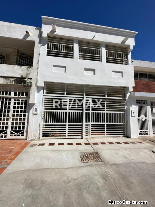 Casa en Venta Urb. Las Naciones. Remax Millenium