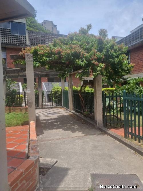 Se Vende TonwHouse en Los Chorros, cerca del C.C. Milenium