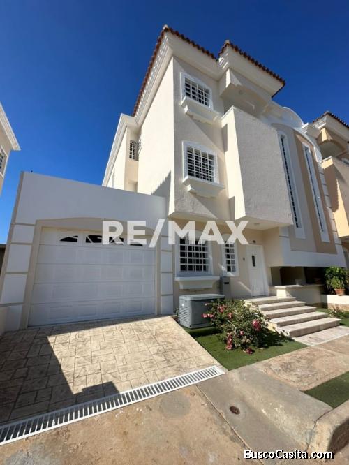 Casa en Alquiler. Villa Palma Dorada. Remax Millenium