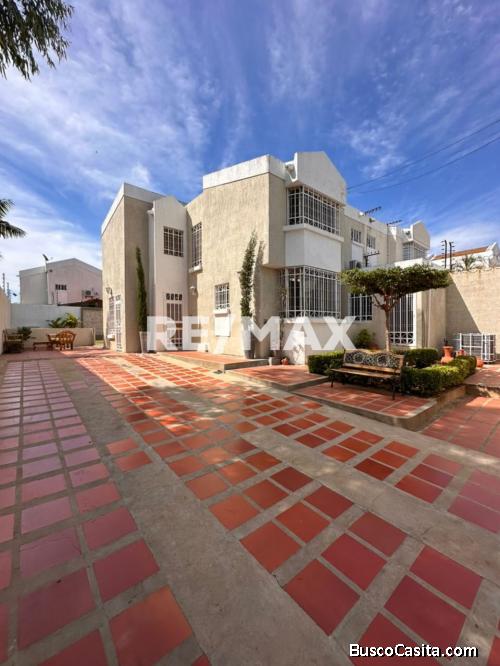 Casa en Venta Urb. La Colonia Remax Millenium,..