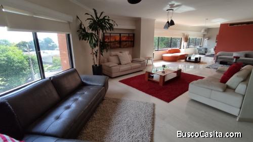 Venta o alquiler de apartamento en la Ave. El Milagro, Residencias Costa Virginia 