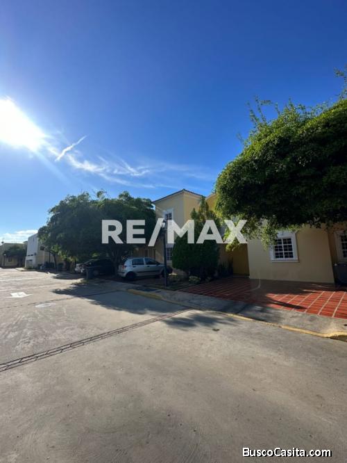 TownHouse-Alquiler Villa Vizcaya.Remax Millenium