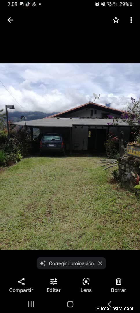 Casa de campo en el sector denominado filo del loro la mucuy alta Tabay Mérida.