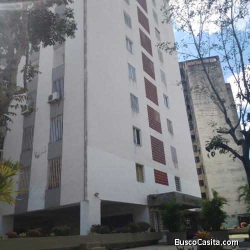 VENTA DE APARTAMENTO URB. LOMAS DEL ESTE