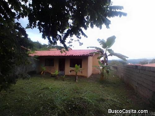 VENDO BONITA Y ACOGEDORA CASA EN URB COLINAS DE SANTA ROSA MCPIO CARVAJAL EDO TRUJILLO