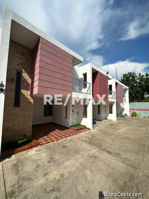 TownHouse en Venta Villa Niza Remax Millenium