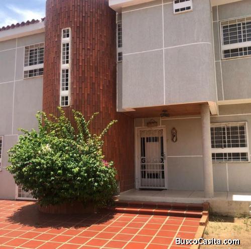 TOUN HOUSE EN VENTA VILLA LAS ACACIAS Detrás del C.C. Mara Norte 