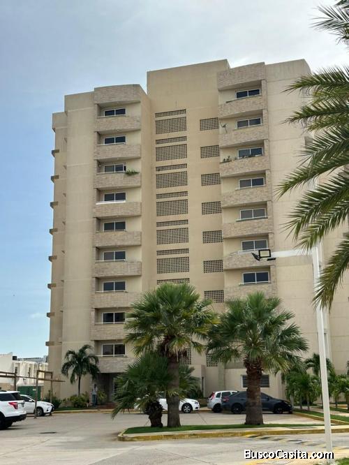 Apto. En Lago Country III. Remax Millenium